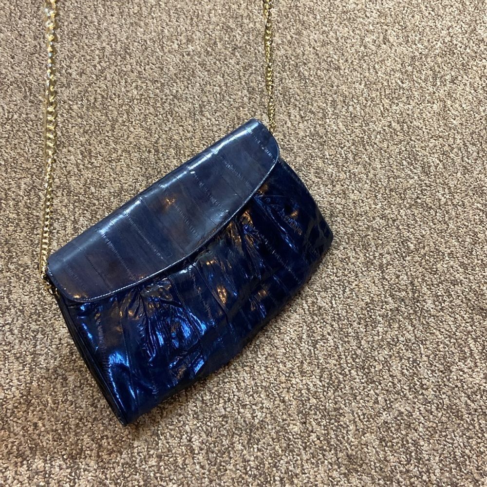 VTG, GENUINE EEL SKIN MADE IN KOREA Elegant Blue Clutch with Gold Chain - Picture 4 of 16